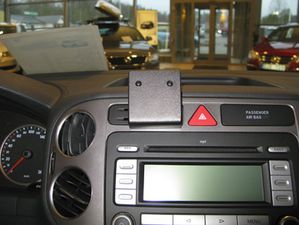 Brodit ProClip pre Volkswagen Tiguan 08-16/Golf Plus 05-14, na stred