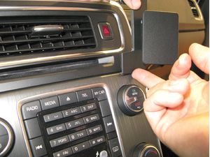Brodit ProClip montážna konzola pre Volvo V60/S60 11-18, na stred vpravo