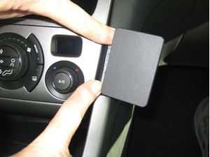 Brodit ProClip montážna konzola pre Peugeot 308 08-14, na stred vpravo