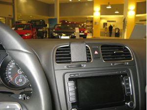 Brodit ProClip montážna konzola pre Volkswagen Golf VI 09-12/Variant 10-12, na stred vľavo