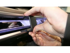 Brodit ProClip montážny držiak pre BMW i7 G70 23-, na stred