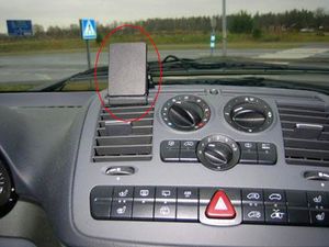 Brodit ProClip pre Mercedes Benz V-Class/Viano/Vito 04-14 (len s hornou priehradkou), na stred