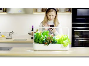 Click and Grow Smart Garden 9 Pro šikovný kvetináč + 9ks kapsúl so semienkami, biely