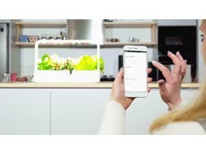 Click and Grow Smart Garden 9 Pro šikovný kvetináč + 9ks kapsúl so semienkami, biely