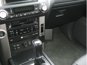 Brodit ProClip pre Toyota LandCruiser/Prado 15-18/LandCruiser 150 15-17, na stred vpravo