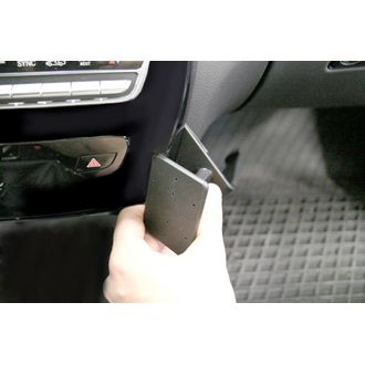 Brodit ProClip Mercedes Benz C-Class (180-320) 14-21 (len manuál, nie drevený panel), na stred