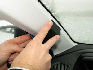 Brodit Montážny držiak ProClip pre Peugeot 3008 17-24/Peugeot 5008 SUV 18-24, vľavo na stĺpik