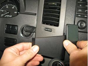 Brodit ProClip pre Mercedes Benz Sprinter 07-18, na stred pod mriežku ventilácie