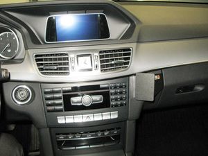 Brodit ProClip montážna konzola pre Mercedes Benz E-Class Sedan/Stationwagon 14-16, na stred