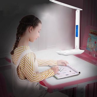 Stolná LED lampa Mobilly s displejom a bezdrôtovou nabíjačkou, biela