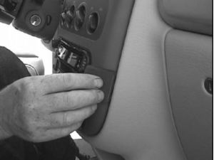 Brodit ProClip montážna konzola pre Chrysler PT Cruiser 00-05, na stred vľavo