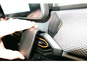 Brodit Montážny držiak ProClip pre Dacia Sandero 21-24/Jogger 22-24, na stred