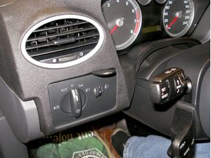 Brodit ProClip montážna konzola pre Ford Focus 05-10, vľavo na mriežku ventilácie