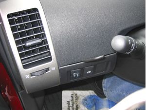 Brodit ProClip montážna konzola pre Toyota Prius 04-09, vľavo vedľa mriežky ventilácie