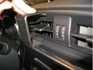 Brodit ProClip Toyota Corolla 16-18/Toyota Auris/Auris Full Hybrid 16-19, na stred