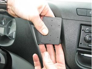 Brodit Montážny držiak ProClip pre Iveco Daily 15-24, pre stred