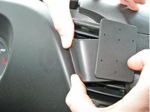 Brodit Montážny držiak ProClip pre Iveco Daily 15-24, pre stred