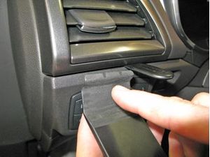 Brodit ProClip montážna konzola pre Ford Mondeo 15-22, vľavo na mriežku ventilácie