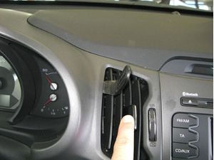 Brodit ProClip montážna konzola pre Kia Sportage 11-16, na stred vľavo