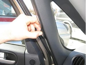 Brodit ProClip montážna konzola pre Mitsubishi Colt 09-14, vľavo na stĺpik