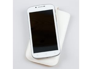 Evolveo XtraPhone 5.3 Q4 + nabíjačka do auta v hodnote 179 Kč ZADARMO