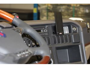 Brodit ProClip konzoly pre Scania G-series 10-18/R-series 10-16, zosilnené prevedenie, na stred