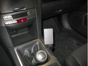 Brodit ProClip montážna konzola pre Subaru Legacy 10-14/Outback 10-14, vpravo na stredový tunel