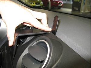 Brodit ProClip montážna konzola pre Seat Ibiza 09-15, na stred