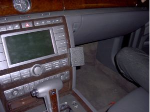 Brodit ProClip montážna konzola pre Volkswagen Phaeton 03-10, na stred