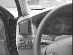 Brodit ProClip montážna konzola pre Volvo S60 00-10/V70 N 00-10/XC70 00-10, vľavo