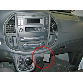 Brodit ProClip pre Mercedes Benz Vito 15-23 (len bez držiaka pohárov), pre stred vpravo dole