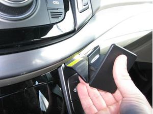 Brodit ProClip montážna konzola pre Hyundai i40 12-18, na stred vpravo