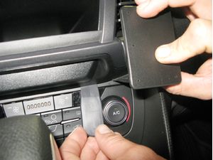 Brodit ProClip pre Ford Tourneo Connect 19-22/Transit Connect 19-24, vpravo uprostred