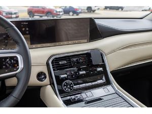 Montážny držiak Brodit ProClip pre Nissan Patrol 25-25, Nissan Armada 25-25, pre stred
