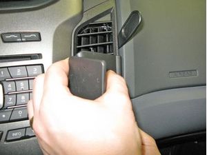Brodit ProClip montážna konzola pre Ford Ranger 12-15, na stred vpravo