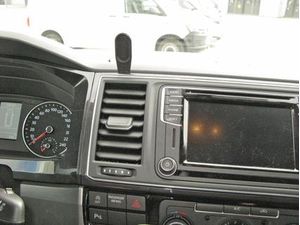 Brodit ProClip pre Volkswagen Multivan/T6 Transporter/Pickup 16-20 (len priehradka s vekom), na stred