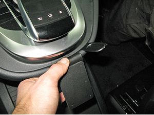 Brodit Montážny držiak ProClip pre Mercedes Benz V-Class 16-24, stredom nadol