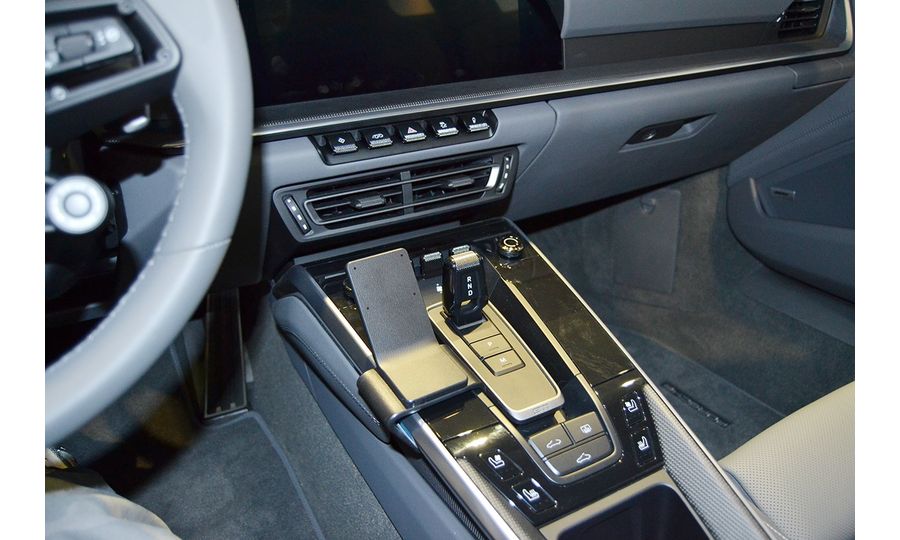 Montážny držiak Brodit ProClip pre Porsche 911 (typ 992) 20-25 24-25, stred zľava nadol