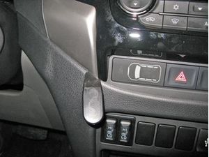 Brodit ProClip montážna konzola pre Fiat Fullback 16-21/Mitsubishi L200 16-19, na stred vľavo