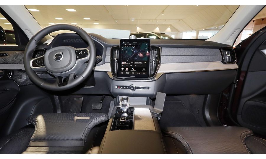 Montážny držiak Brodit ProClip pre Volvo XC90 25-25, stredom doprava nadol