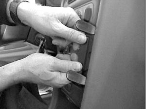 Brodit ProClip montážna konzola pre Volvo C70 97-05, na stred vpravo