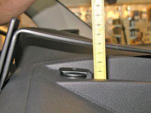 Brodit ProClip Volkswagen Caravelle/T6 Transporter/Pickup 16-20 (len priehradka bez veka), na stred