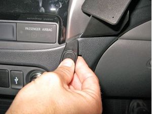 Brodit ProClip montážna konzola pre Fiat Fullback 16-21/Mitsubishi L200 16-19, na stred vpravo
