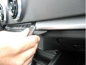 Brodit ProClip montážna konzola pre Audi A3/S3 13-20, na stred vpravo