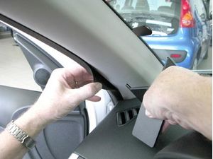 Brodit ProClip montážna konzola pre Peugeot 206+ 09-13, vľavo na stĺpik