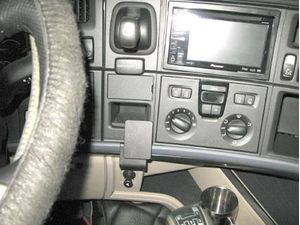 Brodit ProClip montážna konzola pre Scania R-series 10-16, na stred vľavo