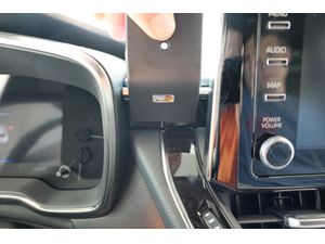 Brodit ProClip pre Toyota Corolla 19-23/Suzuki Swace 21-24 (nie pre JBL stereo), v strede