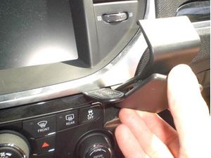 Brodit ProClip montážna konzola pre Lancia Thema 12-15, na stred vpravo