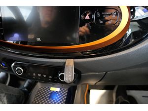 Brodit Montážny držiak ProClip pre Toyotu AYGO X 23-24, na stred
