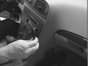 Brodit ProClip montážna konzola pre Volvo S60 00-04 /Volvo V70 (New)/XC70 00-04, na stred vpravo
